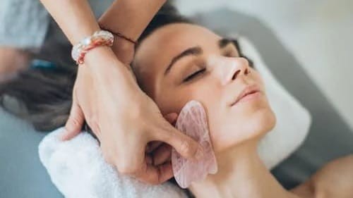 Hindari Lepek dan Bau, Begini Merawat Rambut dari Polusi Udara Buruk 