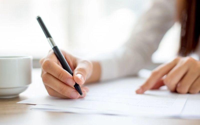 10 Contoh Kalimat Perbandingan: Membedakan dan Menyandingkan Secara Efektif