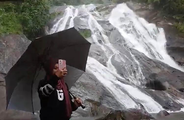 Mengunjungi Air Terjun Bayang Sani di Pesisir Selatan, Konon Jadi Pemandian Noni Belanda