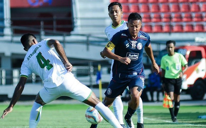 Hasil Liga 1: Drama 2 Kartu Merah dan 2 Penalti, Arema Bungkam Dewa United