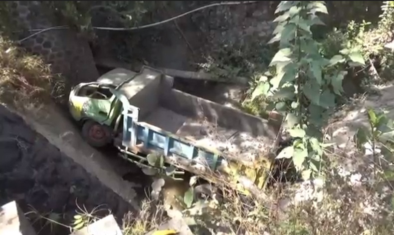 Kecelakaan di Ponorogo, Truk Pasir Terjun ke Jurang 5 Meter, Sopir Terluka