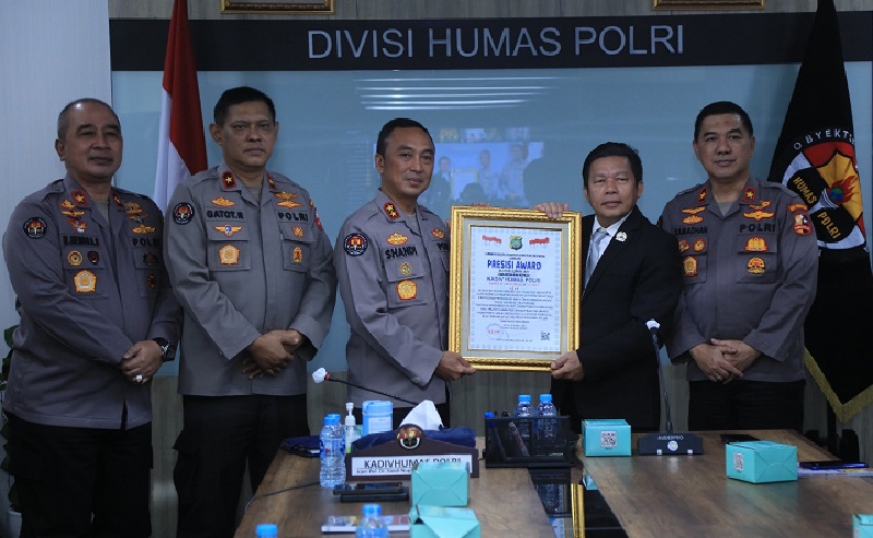 Divhumas Polri Raih Presisi Award Bidang Strategi Komunikasi Publik, Lemkapi: Banyak Kemajuan