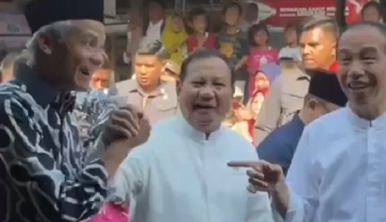 Momen Presiden Jokowi Tunjuk Ganjar Pranowo di Depan Prabowo