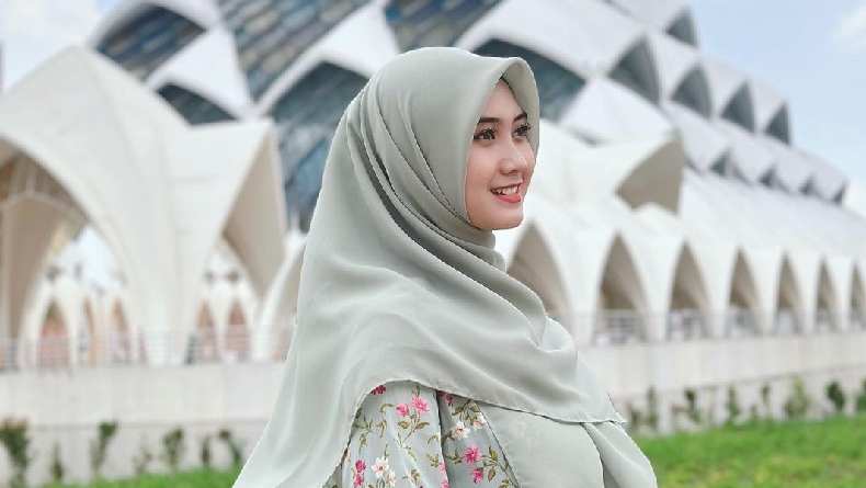 Profil dan Biodata Alfina Nindiyani, Penyanyi Sholawat Merdu Idola Anak Muda