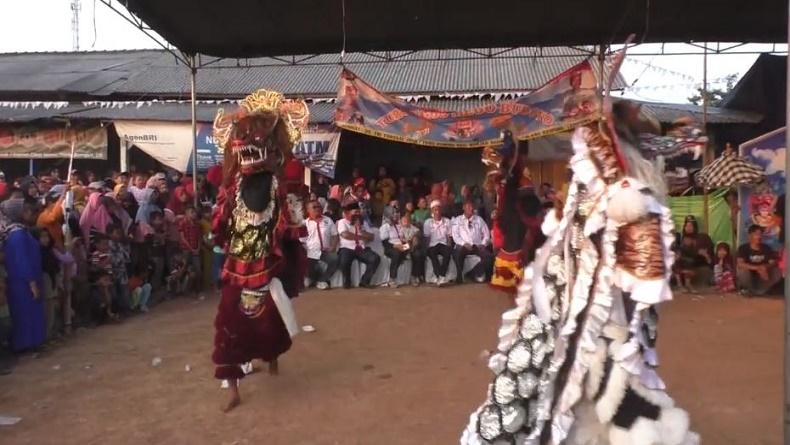 Meriah, Begini Keseruan Kesenian Kuda Lumping yang Digelar Partai Perindo Tulang Bawang