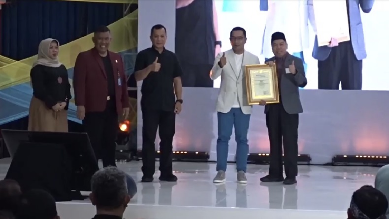 3.206 Desa Sadar Hukum, Ridwan Kamil Dianugerahi Anubhawa Sasana oleh Kemenkumham