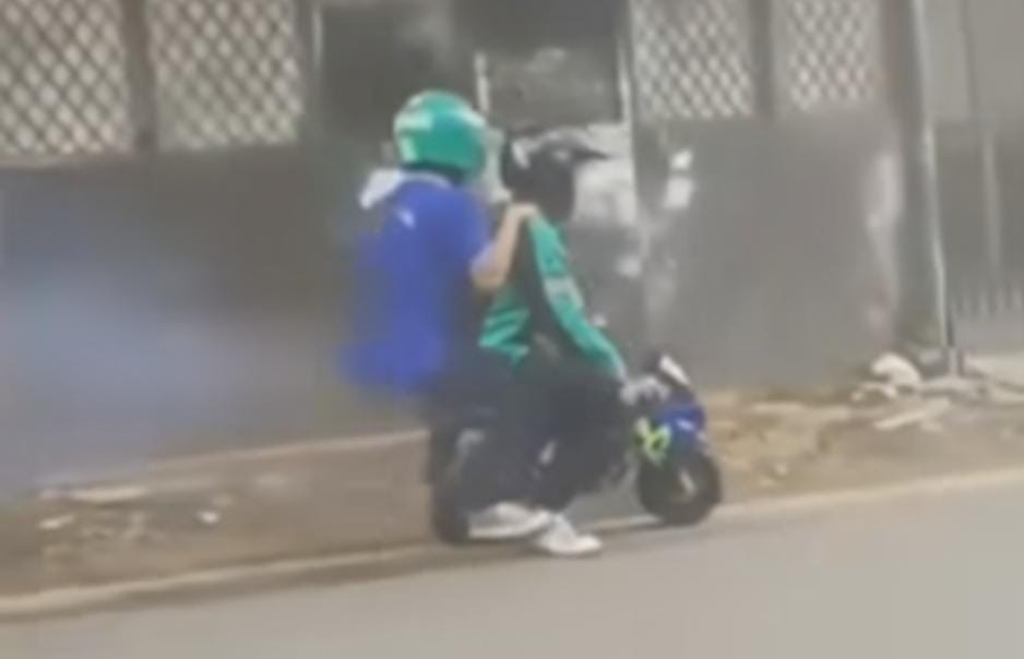 Viral Ojol Narik Penumpang Pakai Motor Mini, Netizen: Rangka eSAF Menangis Melihat Ini