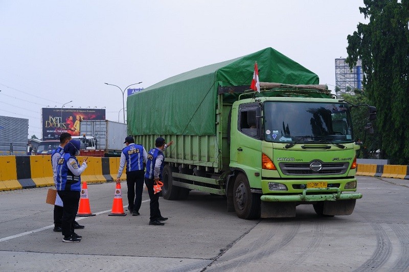 Libur Isra Miraj-Imlek 2025, Polda Jabar Batasi Operasional Truk Angkutan Barang