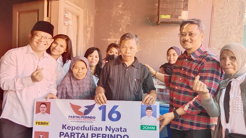 Pedagang Makanan Keliling di Bandung Tak Percaya Diperhatikan Partai Perindo 