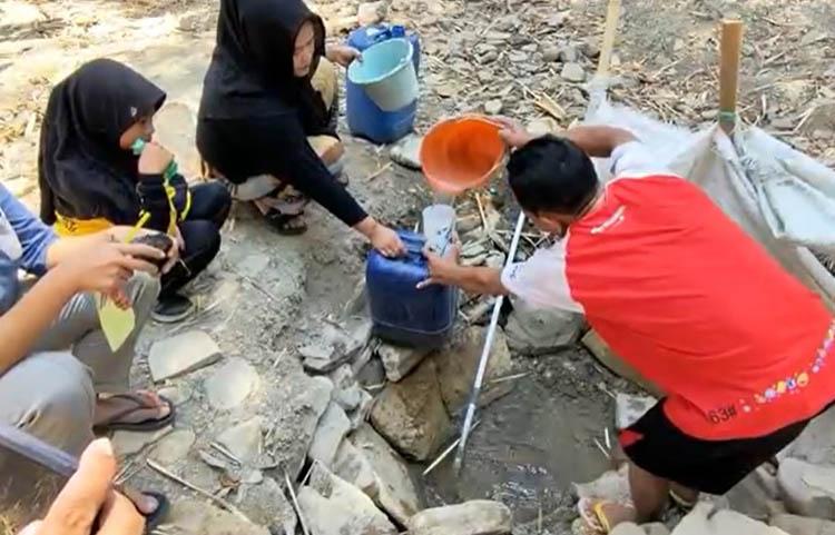 Kekeringan di Boyolali, Warga Gali Sungai Kering Cari Air Bersih