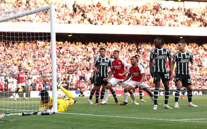 Hasil Liga Inggris 2023/2024: Dramatis! Arsenal Hancurkan Man United di Menit Akhir