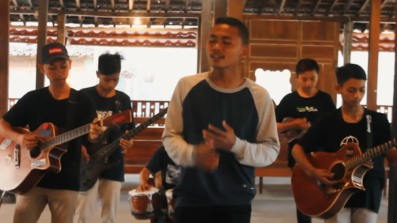 Lirik Lagu Tresno Liyane dan Artinya, Viral di TikTok 2023!