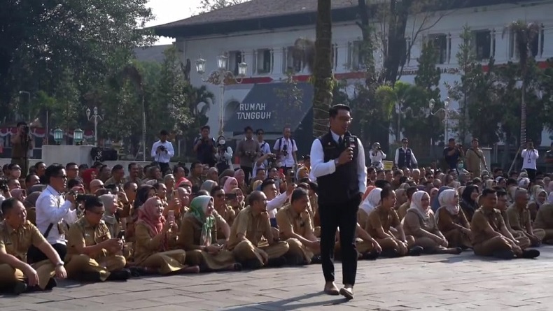 Haru, Ridwan Kamil Pimpin Apel Terakhir ASN Pemprov Jabar di Gedung Sate