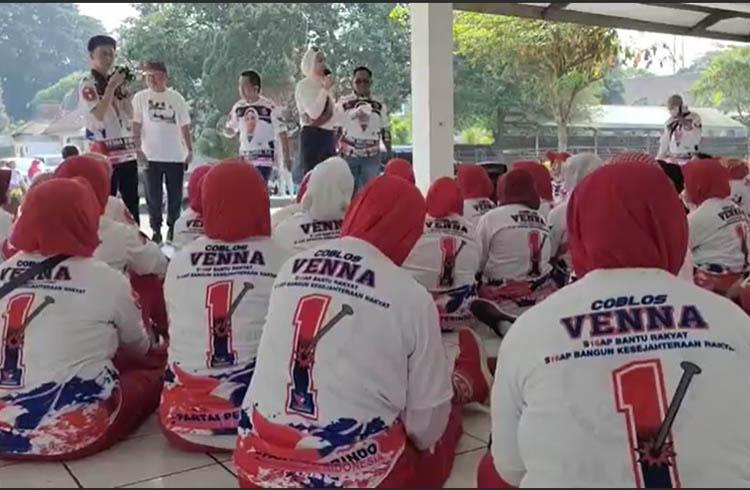 Bacaleg Partai Perindo Venna Melinda Serap Aspirasi Warga Sambil Bagikan KTA Berasuransi