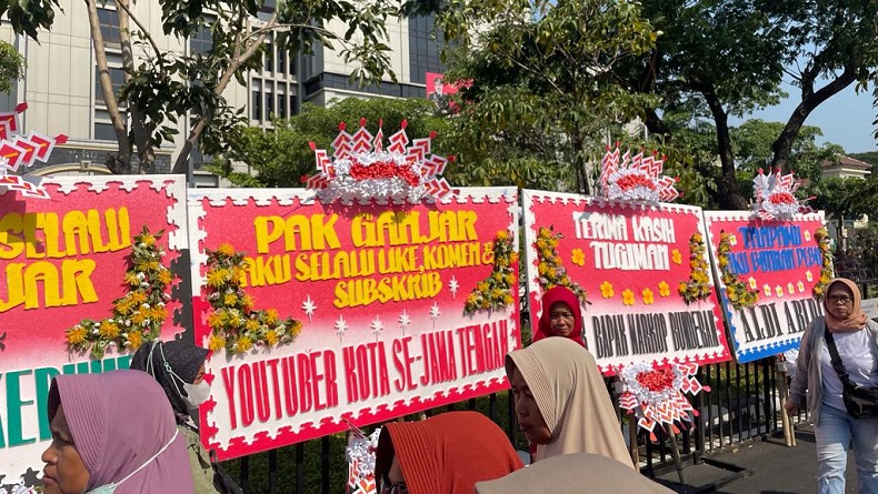 Karangan Bunga Banjiri Kantor Gubernur Jateng, Ucapkan Terima Kasih untuk Ganjar