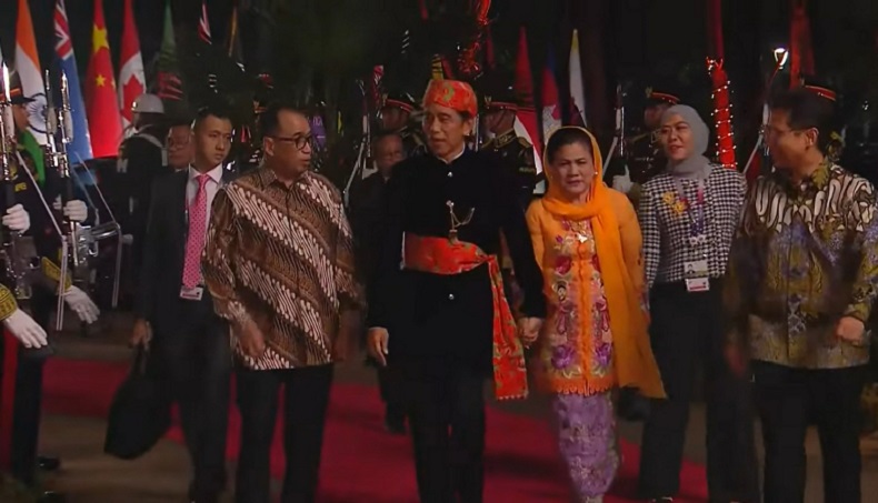 Presiden Jokowi-Wapres Ma'ruf Amin Hadiri Gala Dinner KTT ke-43 ASEAN di Plataran Jakarta