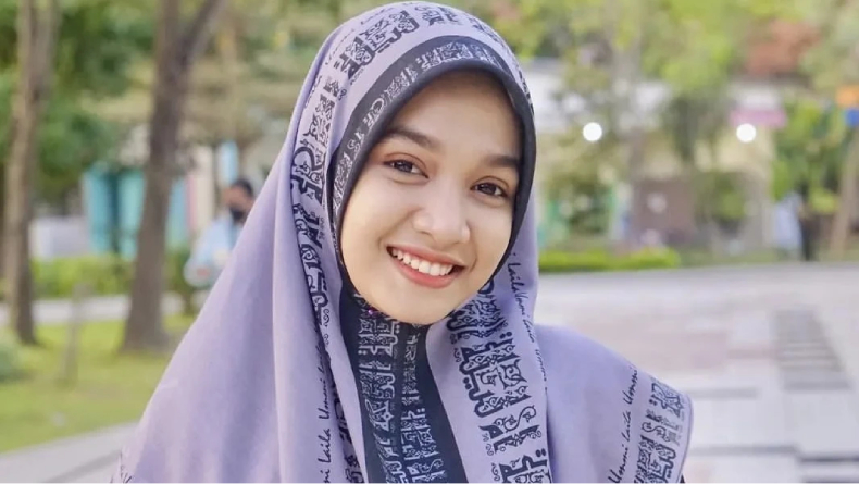Profil dan Biodata Umi Laila, Pendakwah Muda yang Kerap Viral di TikTok