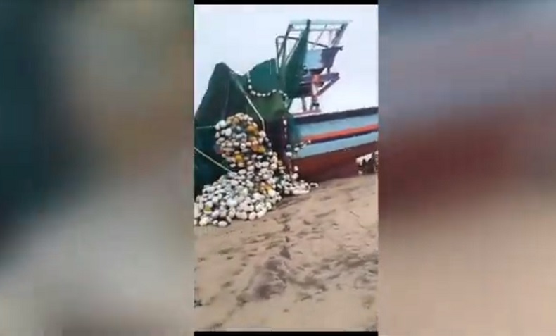 2 Kapal Nelayan Karam di Pantai Selatan Blitar, 15 ABK Selamat 8 Hilang