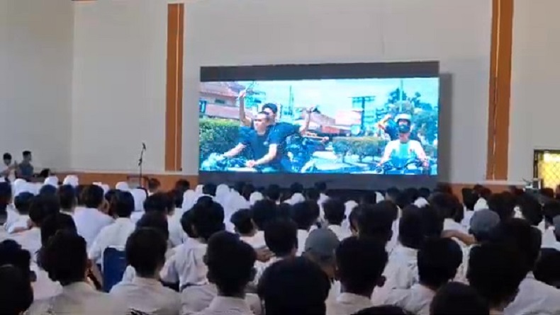 Cegah Gangguan Kamtibmas, Polisi Ajak Pelajar di Bandung Nonton Film Bahaya Geng Motor 