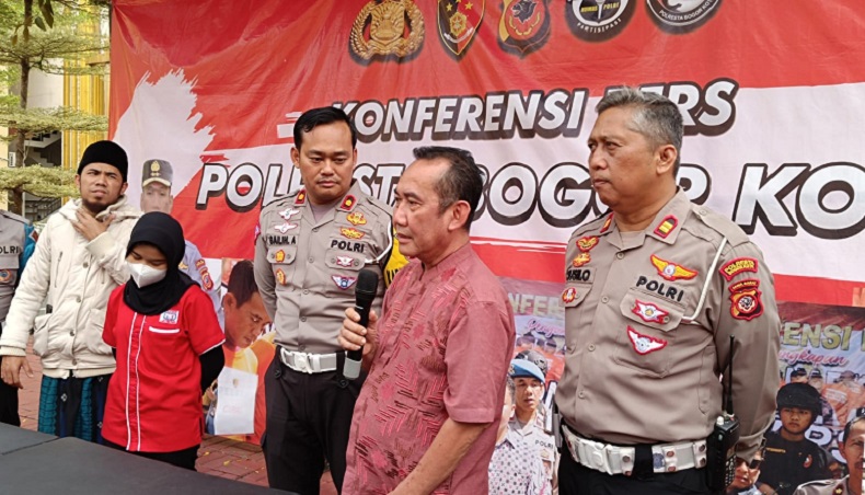 Pengemudi Mobil Pelat Merah yang  Viral Diduga Tabrak Pemotor di Bogor Minta Maaf
