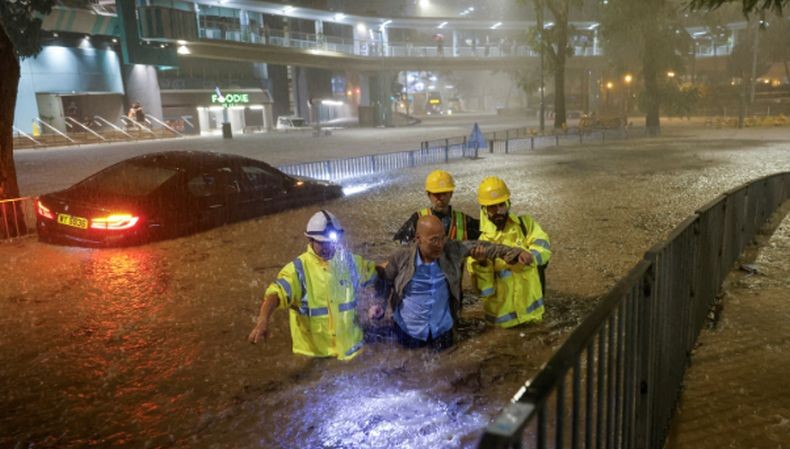 Hong Kong Lumpuh, Diguyur Hujan Terparah sejak 140 Tahun