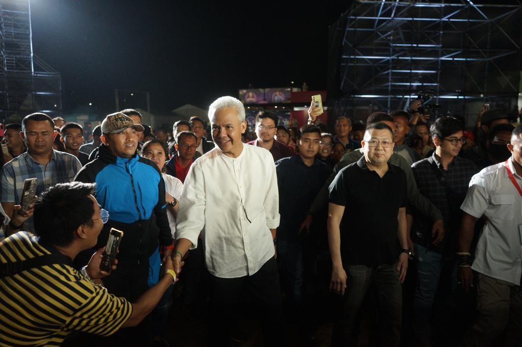 Ganjar Pranowo Sapa Hangat hingga Selfie Bareng Para Penonton LMAC MUSIC FORALL FEST