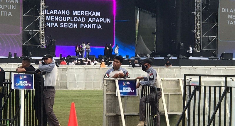 Momen Apink Check Sound di LMAC Music ForAll Fest, Tiba-Tiba Mau Makan Seblak!