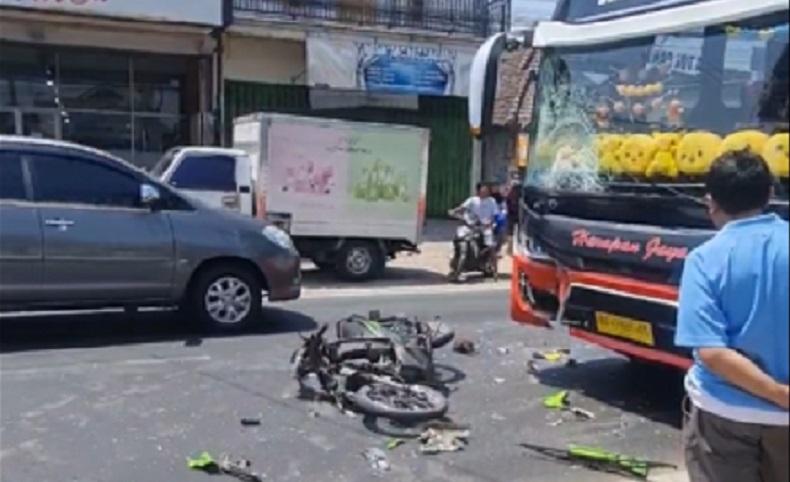 Kecelakaan di Jombang, Pengendara Motor Tewas Tabrak Bus Harapan Jaya