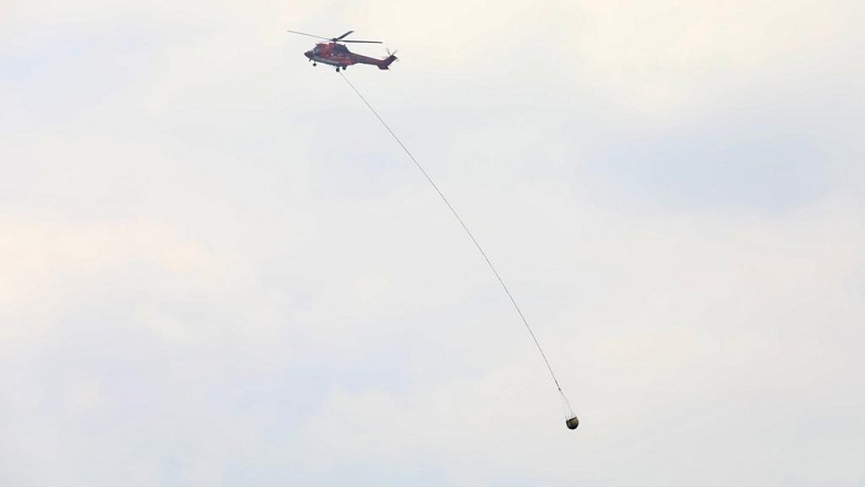 Water Bombing Jalan Terakhir Paling Mahal Padamkan Karhutla, Segini Biayanya