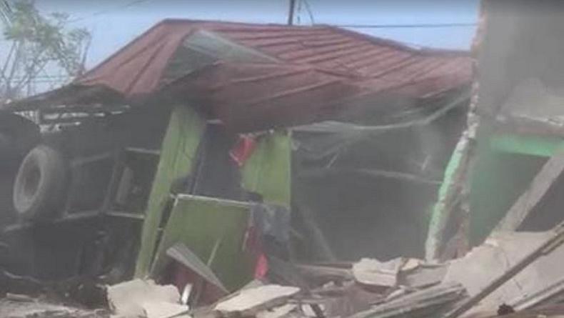 Kecelakaan di Bandarlampung, Truk Rem Blong Tabrak Rumah Warga sampai Hancur