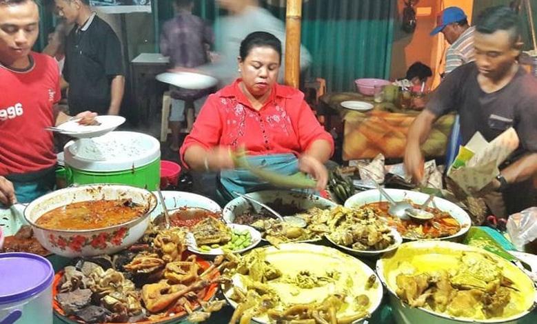17 Rekomendasi Kuliner Malam Semarang Wajib Dicoba, Ada Nasi Ayam hingga Bakmi Jowo