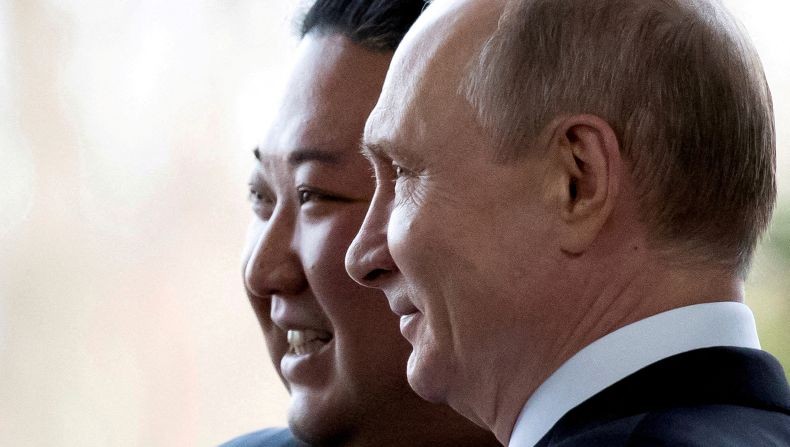 Kim Jong Un Dapat Hadiah Mobil dari Putin