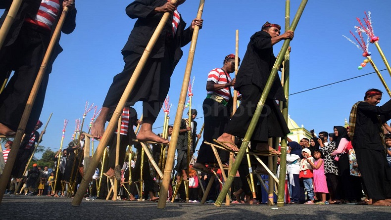 Sejarah Permainan Tradisional Egrang, Ada dari Zaman Belanda, Hits di Era 90-an 