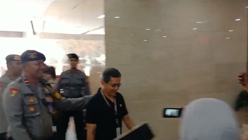 Rocky Gerung Kembali Penuhi Panggilan Bareskrim, Datang Dikawal Polisi