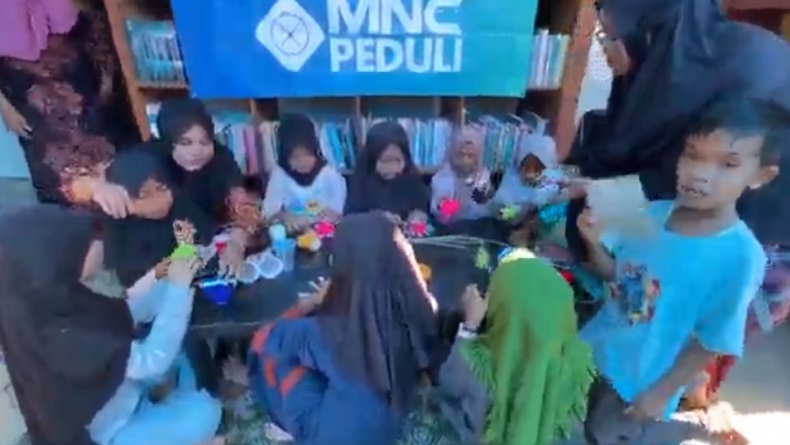 MNC Peduli Serahkan Bantuan Ratusan Buku Bacaan ke Bale Baca Matahari di Sumbawa Barat
