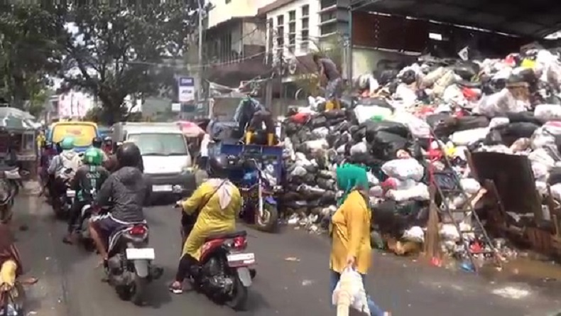 Status Darurat Sampah di Bandung Raya Diperpanjang meski TPA Sarimukti Telah Padam  