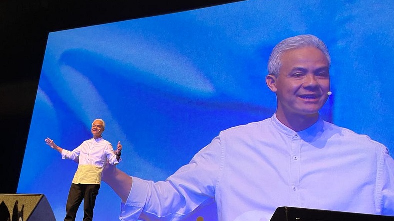 Ganjar Pranowo Ingin Gaji Guru Setara dengan Karyawan BUMN
