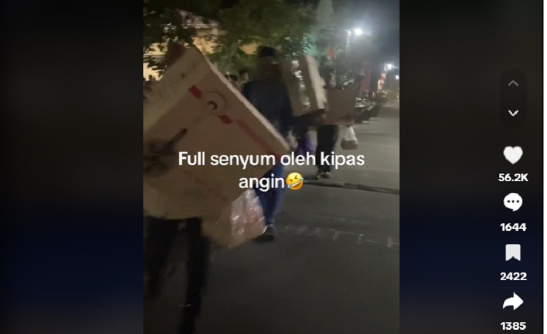 Viral Hajatan di Bojonegoro Dapat Bingkisan Kipas Angin, Tamu Undangan Auto Senyum