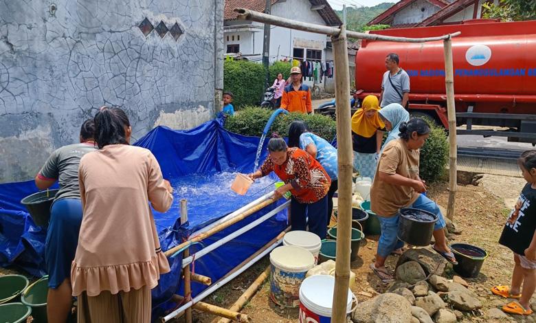  Pemprov Jateng Salurkan 33,06 Juta Liter Air Bersih ke 32 Kota/Kabupaten Terdampak Kekeringan