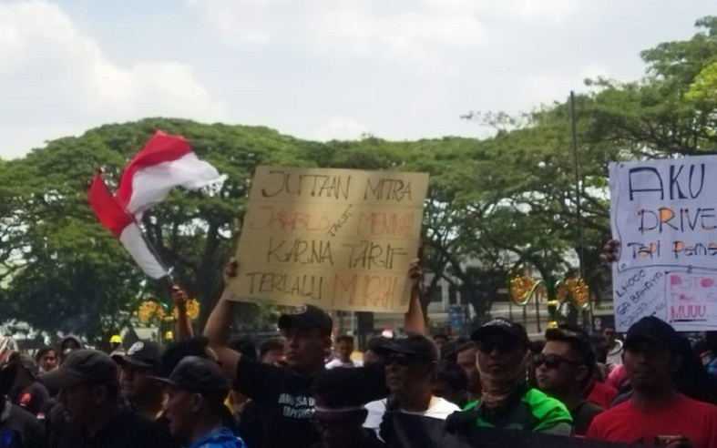 Tuntut Kesejahteraan, Ribuan Pengemudi Taksi Online Malang Raya Mogok Massal