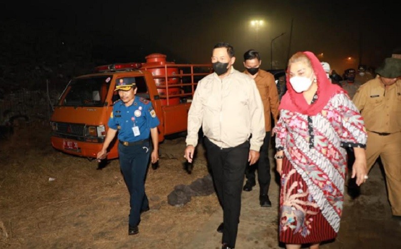 Kebakaran TPA Jatibarang Belum Padam, Nana Sudjana Turun ke Lokasi