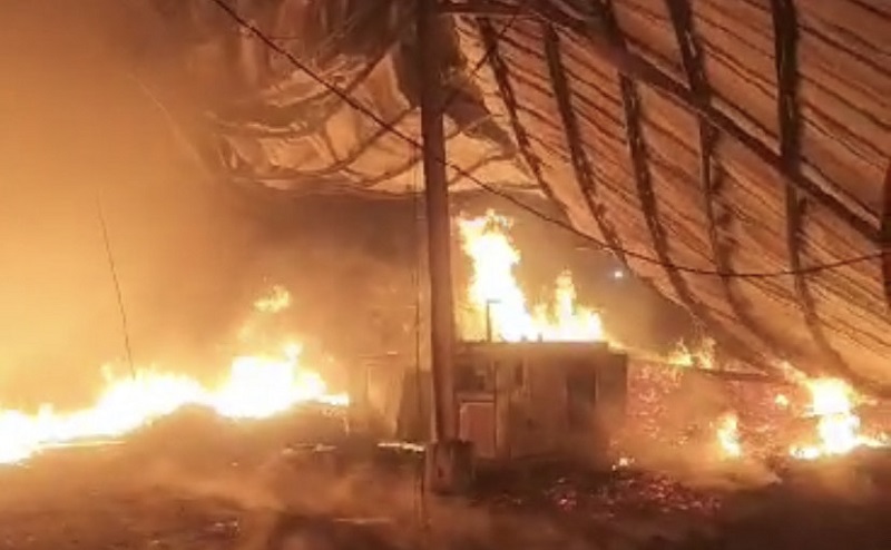 Kebakaran Landa Pabrik Botol di Mustika Jaya Bekasi, Diduga akibat Korsleting