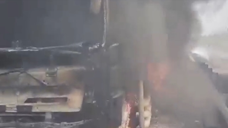Truk Terbakar Hebat di Tol Sumatera KM 156 Lampung Tengah, Api Merambat ke Lahan