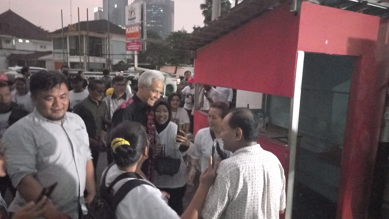Kunjungi Graha Pena 98, Ganjar Pranowo Disambut Teriakan Presiden