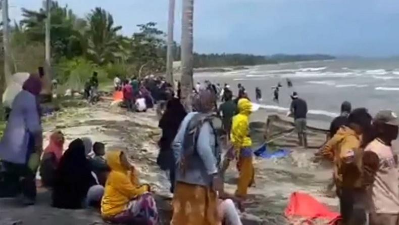 Viral Temuan Emas di Pesisir Pantai Gorontalo, Warga Ramai-Ramai Berburu