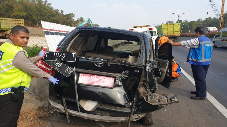 Kecelakaan di Tol Cipularang Hari Ini, Mobil Dinas Oleng Tabrak Pembatas, 2 Luka