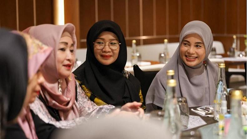 Di Hadapan Siti Atikoh, Para Nyai dan Ning Jawa Timur Nyatakan Dukung Ganjar