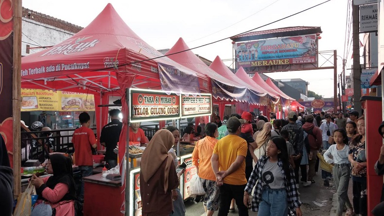 Pengunjung Cibadak Funday Bandung Membeludak, Nikmati Berbagai Stan Kuliner 