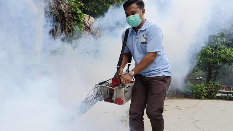 Cegah Demam Berdarah, Partai Perindo Fogging Perumahan di Cilebut Bogor