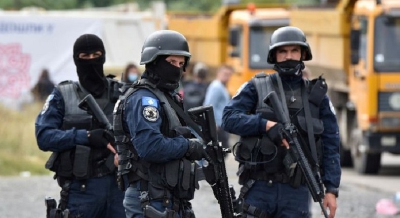 KKB Serbu dan Tembaki Desa di Kosovo, Satu Polisi Tewas